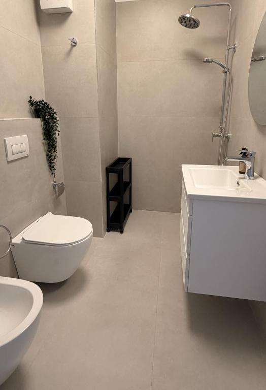 Salle de bain moderne avec douche à l'italienne