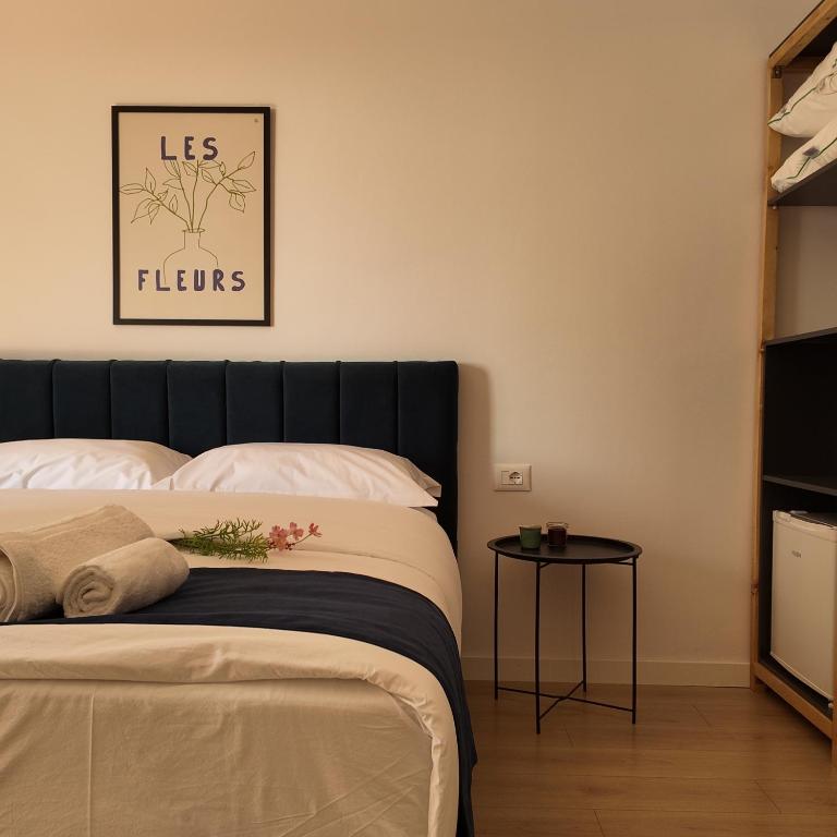 Chambre élégante avec mobilier design