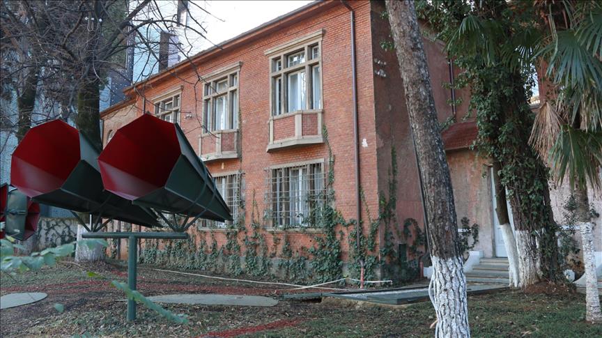 Maison des Feuilles - musée historique au centre de Tirana